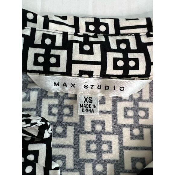 Max Studio XS collared v-neck pullover dress - Picture 5 of 9